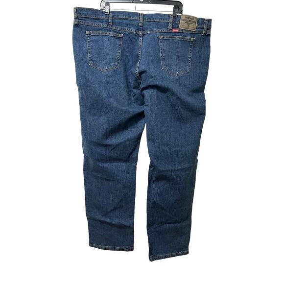 Wrangler Relaxed Fit Straight Leg Denim Jeans Mens Size 46x32 Dark Wash Zip Fly - Picture 2 of 8